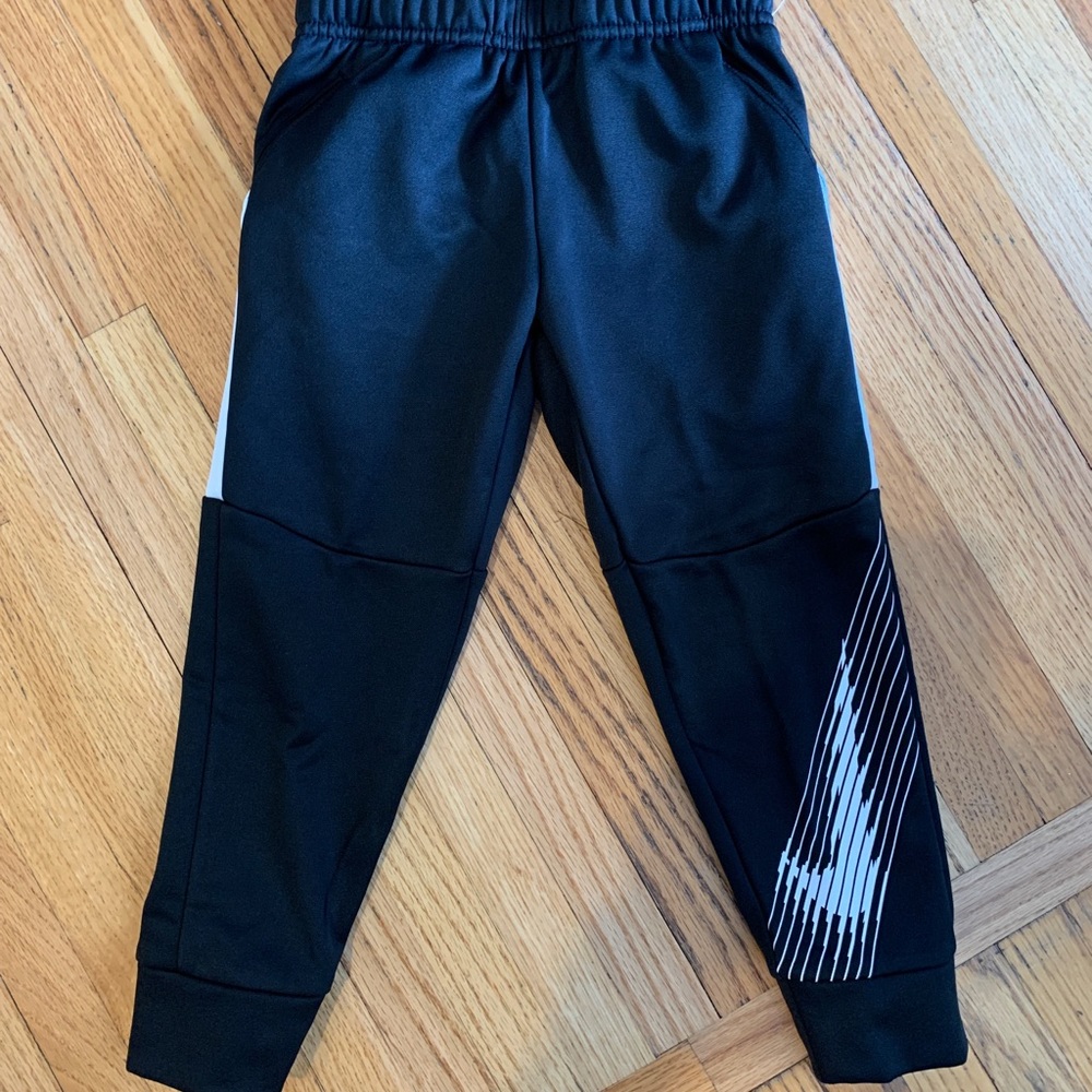 Boys Nike Therma Dri-fit sweatpants
